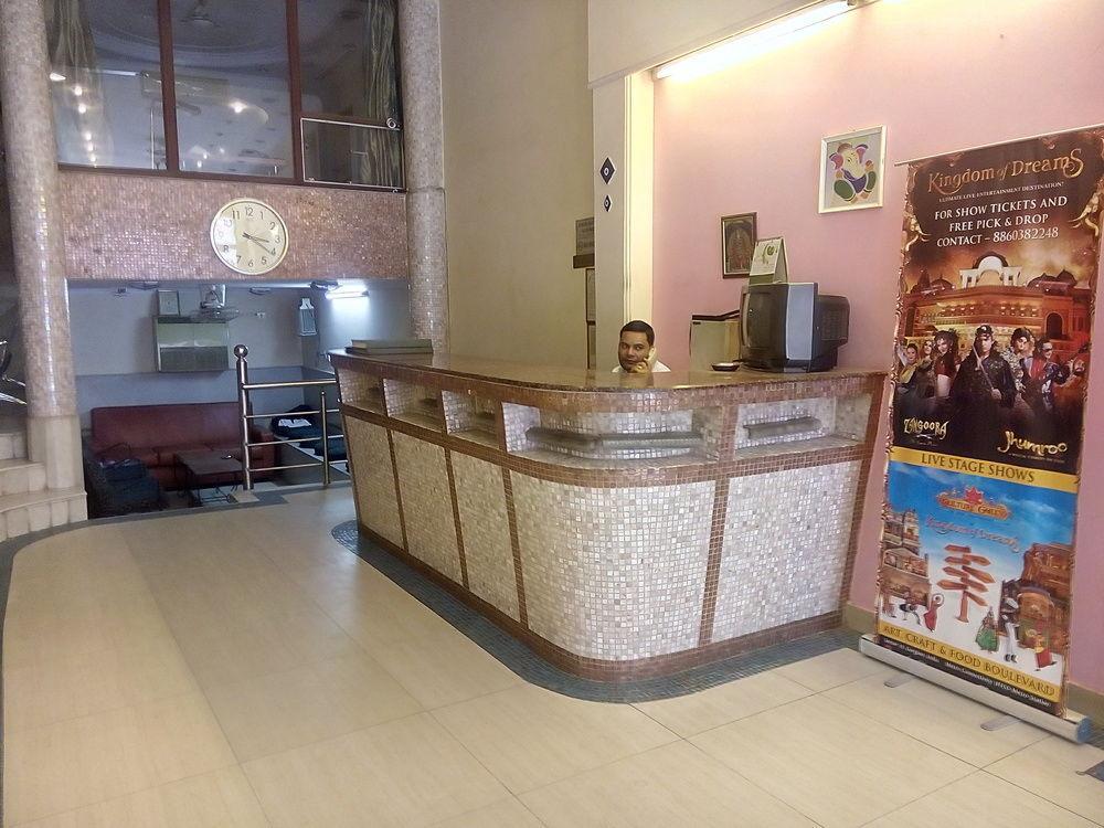 Hotel Pearl Plaza Нью-Делі Екстер'єр фото